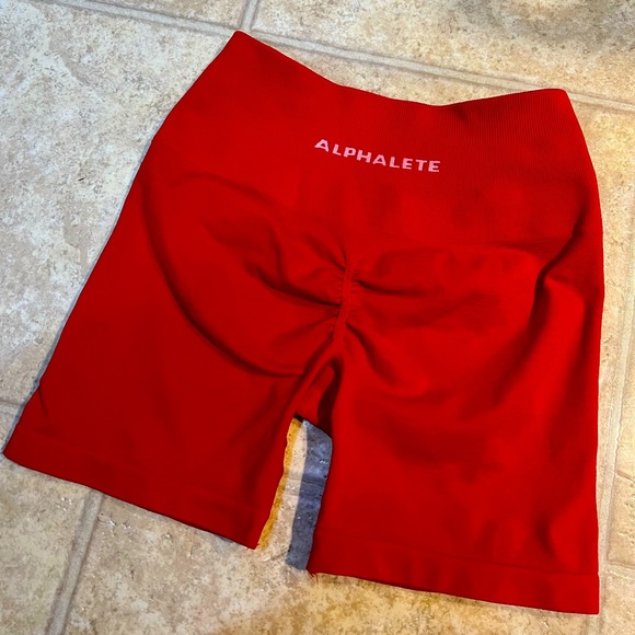 Alphalete amplify shorts - Picture 1 of 3